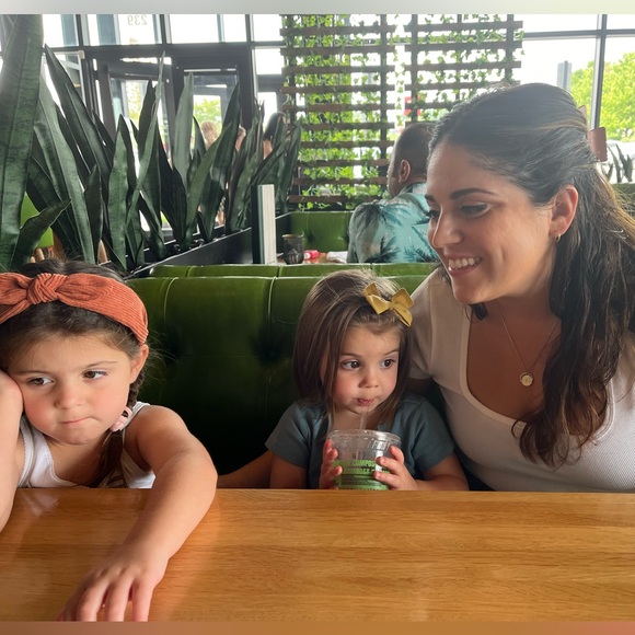 Meet your Posher, Jessica - Picture 2 of 2